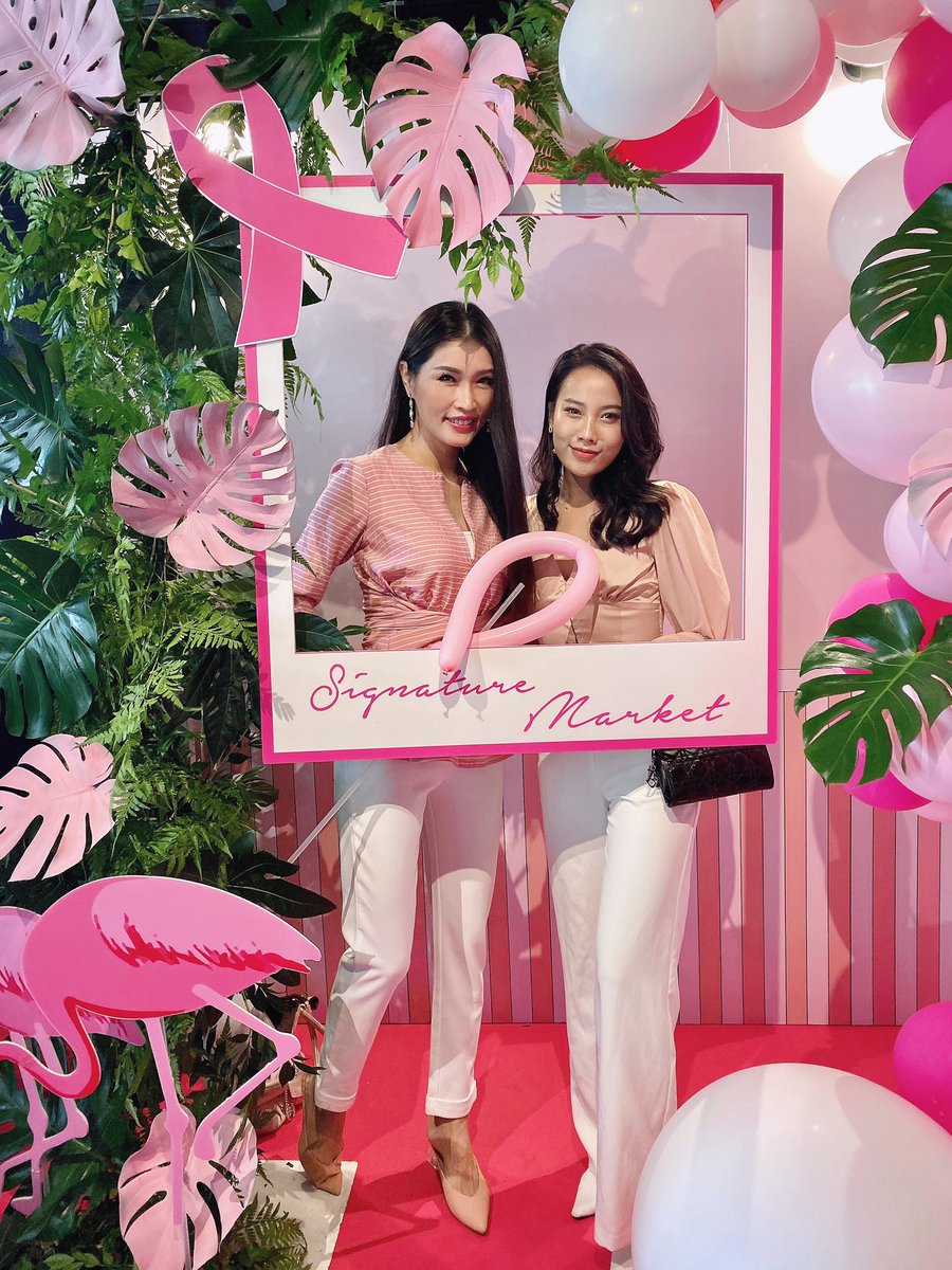 amberchia's tweet photo. 粉红十月. 你检查了吗？💖

Pink October. #Haveyouchecked? 🎀

#wearaere 
@Signaturemarket  
@alyfegroup
#SignatureMarket #Selflove
#SMstandtalldarling
#ALYFEGroup #ALYFErsvp
#ALYFETalents https://t.co/EmuglJKikR