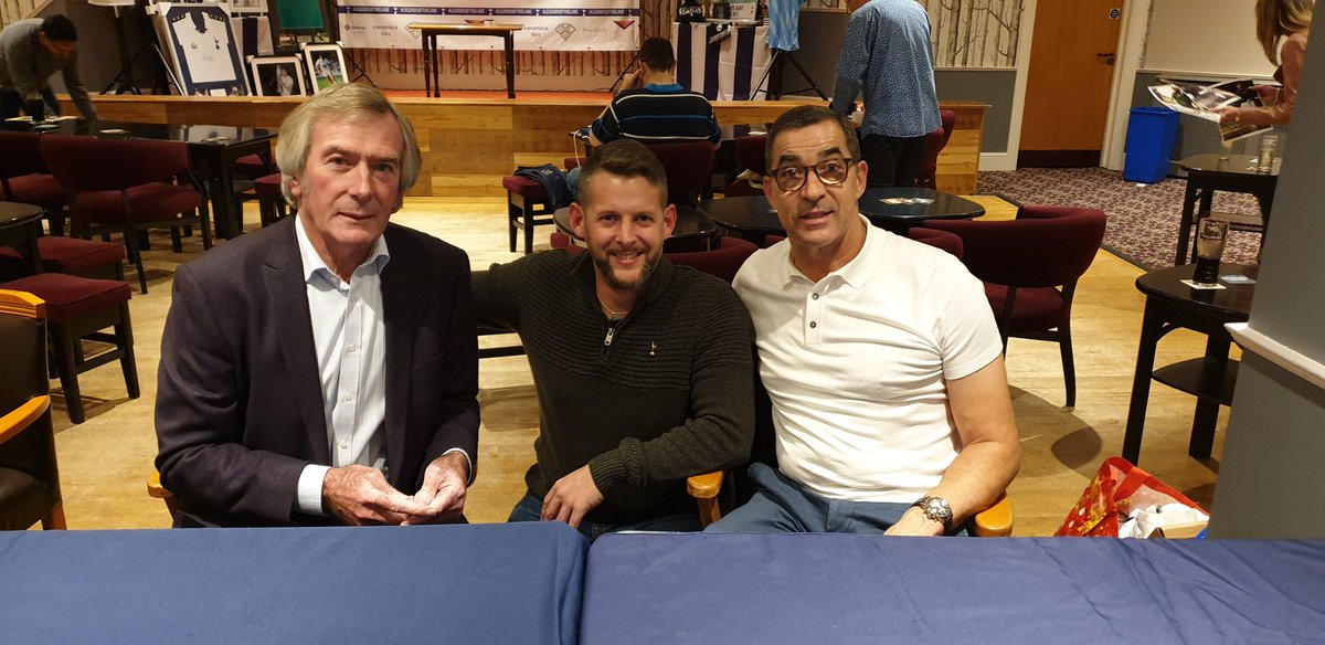 What a joy it was to listen to these 2 last night. Great stories, the knowledge they have and shared was amazing. And Tony Parks with some cracking one liners, dont you think @1MickyHazard 😉
#legendsofthelane