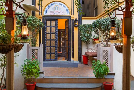 Sita_India's tweet photo. The Haveli Hari Ganga
Hidden away in #BaraBazaar,but right on the Ganges,this superb 1918 haveli is #Haridwar’s finest hotel. Interior courtyards &amp; marble floors give it a regal charm. It's worth shelling out extra for a Ganges View room,with an airy balcony overlooking the river https://t.co/g4hAstLtGe