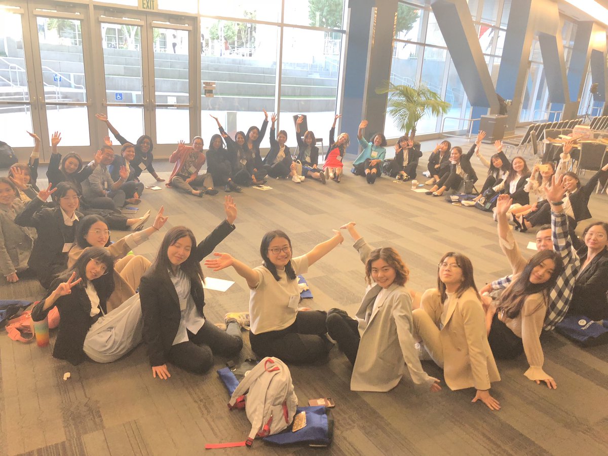 LiyingYu10's tweet photo. Great job! Great evening with my classmates together! @PeppGSEP @CA_TESOL We share insights and highlights we get today! I also appreciate that we have a good time with each other. I see this opportunity as my treasure for whole life. #CATESOL19 #PepperdineTESOL https://t.co/BoUl88JrCG