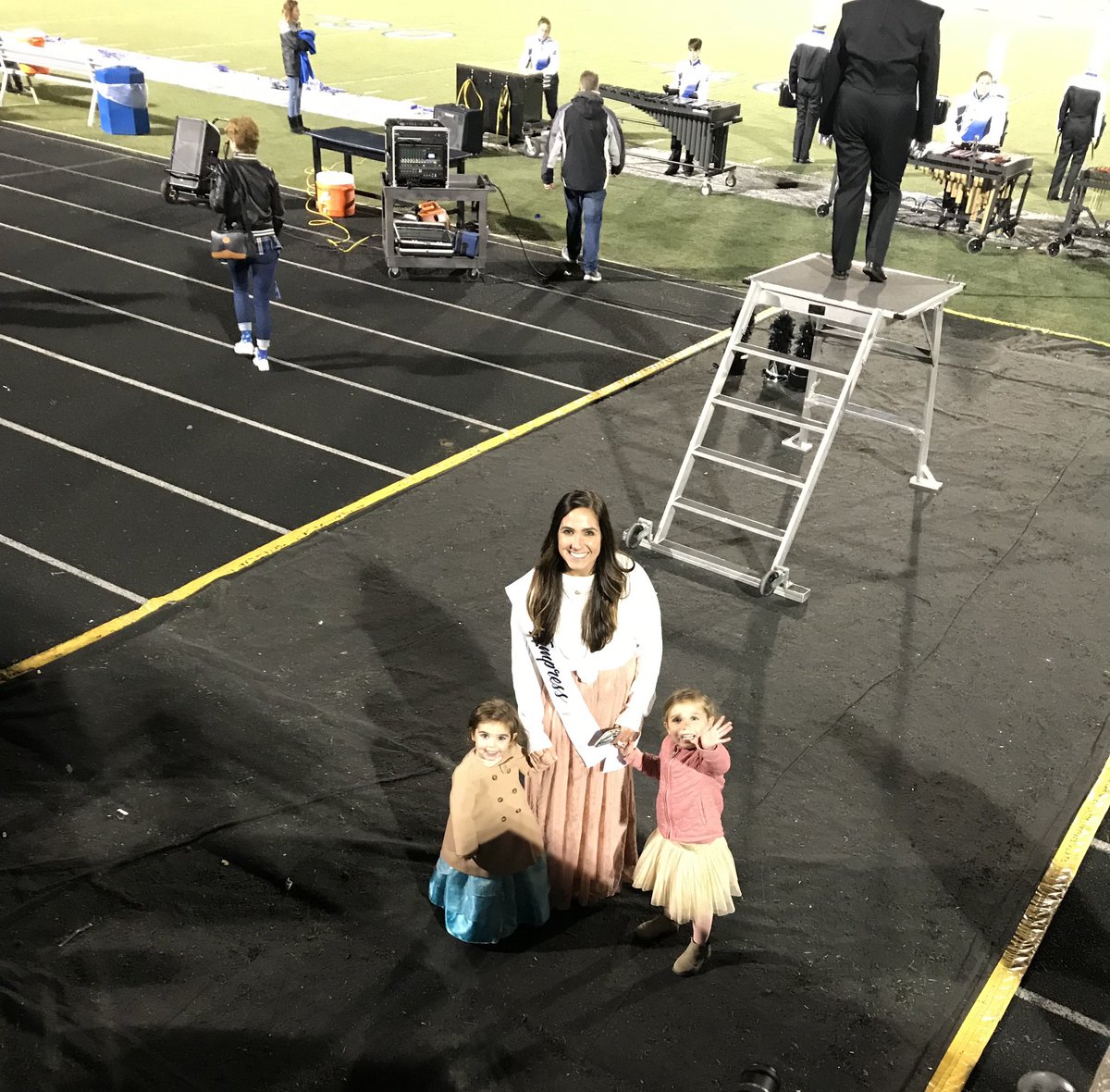 The Rosey sisters were living their best life tonight! Go Blackhawks!