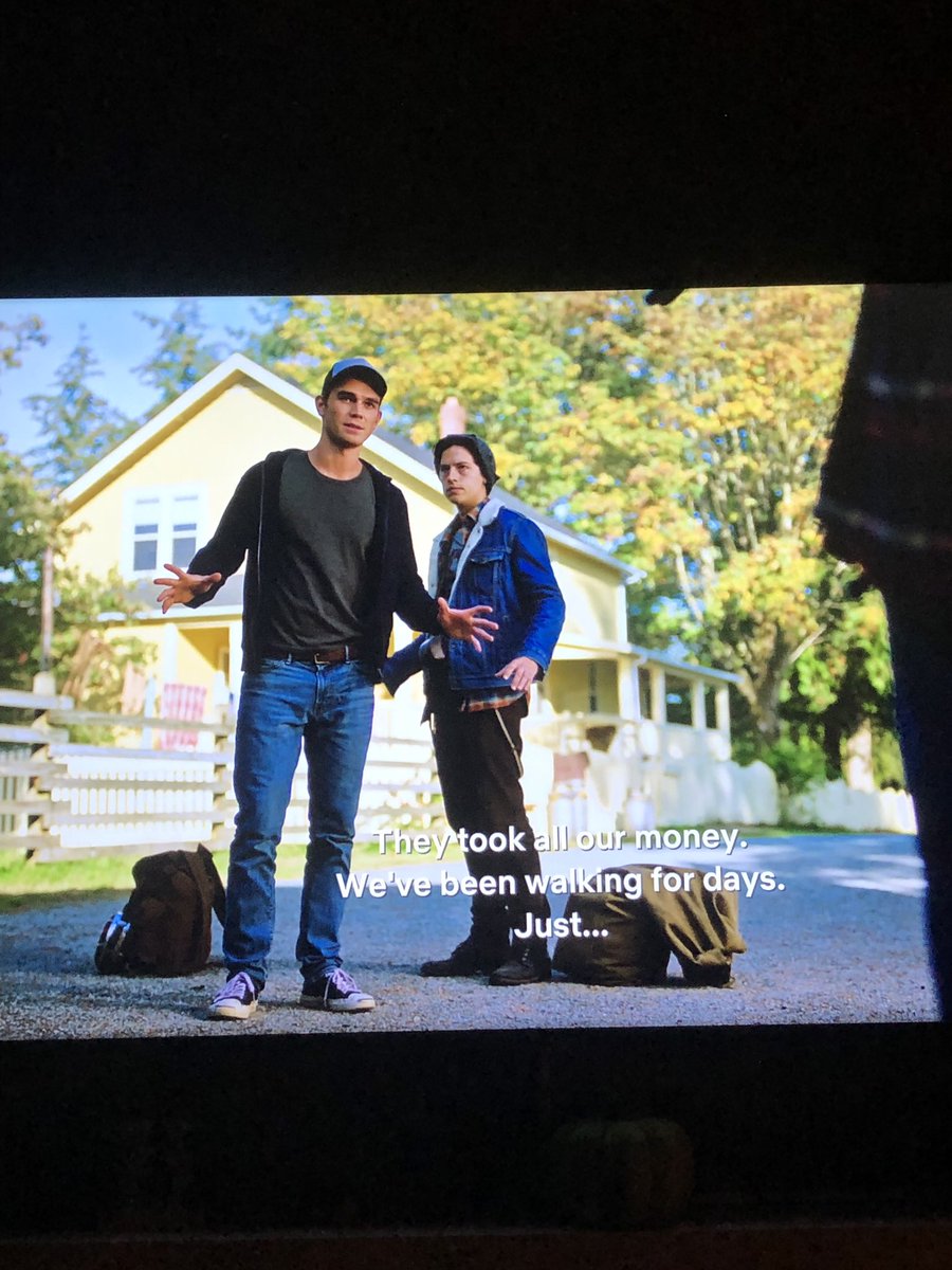 dpetit54's tweet photo. Watching some @CW_Riverdale and I notice a familiar house in the background. The Kent farm from #smallville https://t.co/wK10JM1Qp4