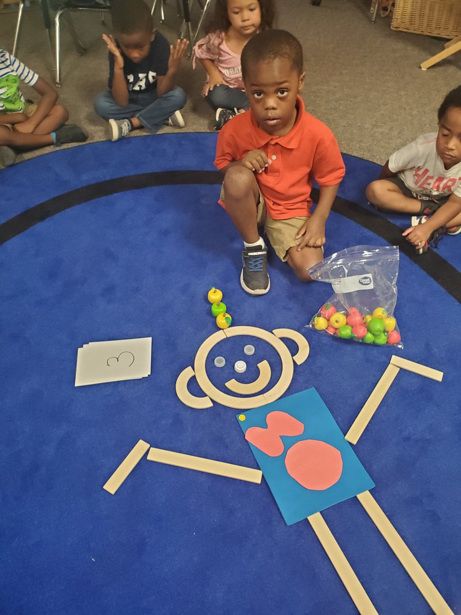 MrsJBonds's tweet photo. Making counting and recognizing numbers FUN and meaningful! #learningatrecess @R2CFCD https://t.co/ZECMRyOf14