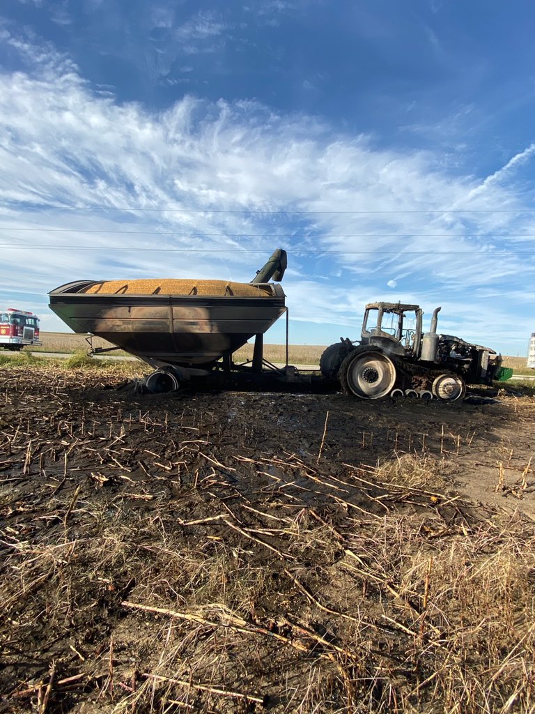 Donk80's tweet image. Carr drivers watch power lines when loading trucks!