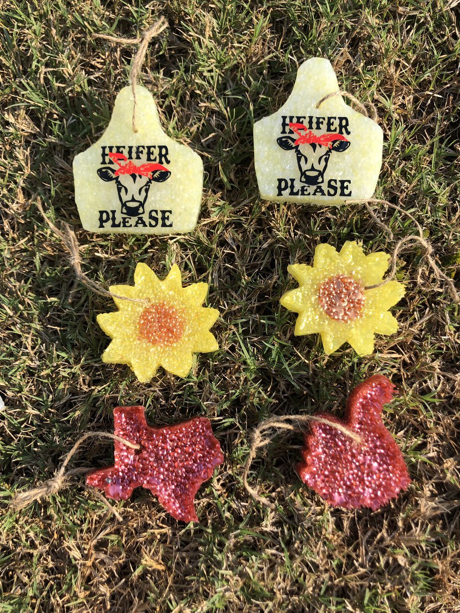 GIVEAWAY TIME! If this hits 1000 likes/ retweets i am going to give one lucky person a free car scent every month for 6 months!!!!!! YES FREE!! You know what to do! Like , retweet, and follow me! Tag friends for extra entry’s, ends on 10/10 or whenever we reach 1000!