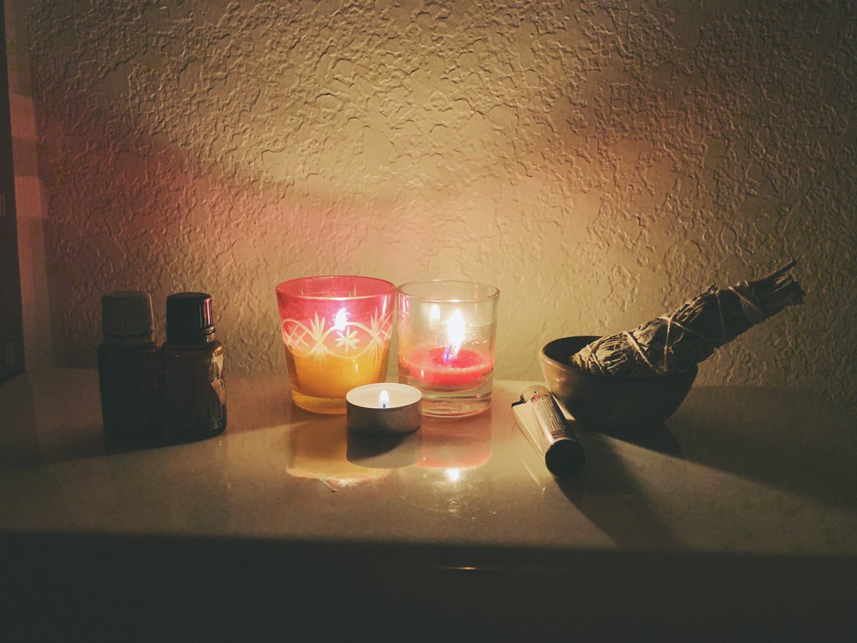 _rhiannonrenee's tweet photo. I’m in a bathtub rn. Because I’m teaching my client how to care for a woman who is on her moon cycle. I gave him all the proper tools and this is what I arrived to 🥰🌿 #itshappening #teachingmen #raisingthemtoknowwomen #weneedbettermen #soimoutherelike... 🌹💦 https://t.co/7toxVsLPR6