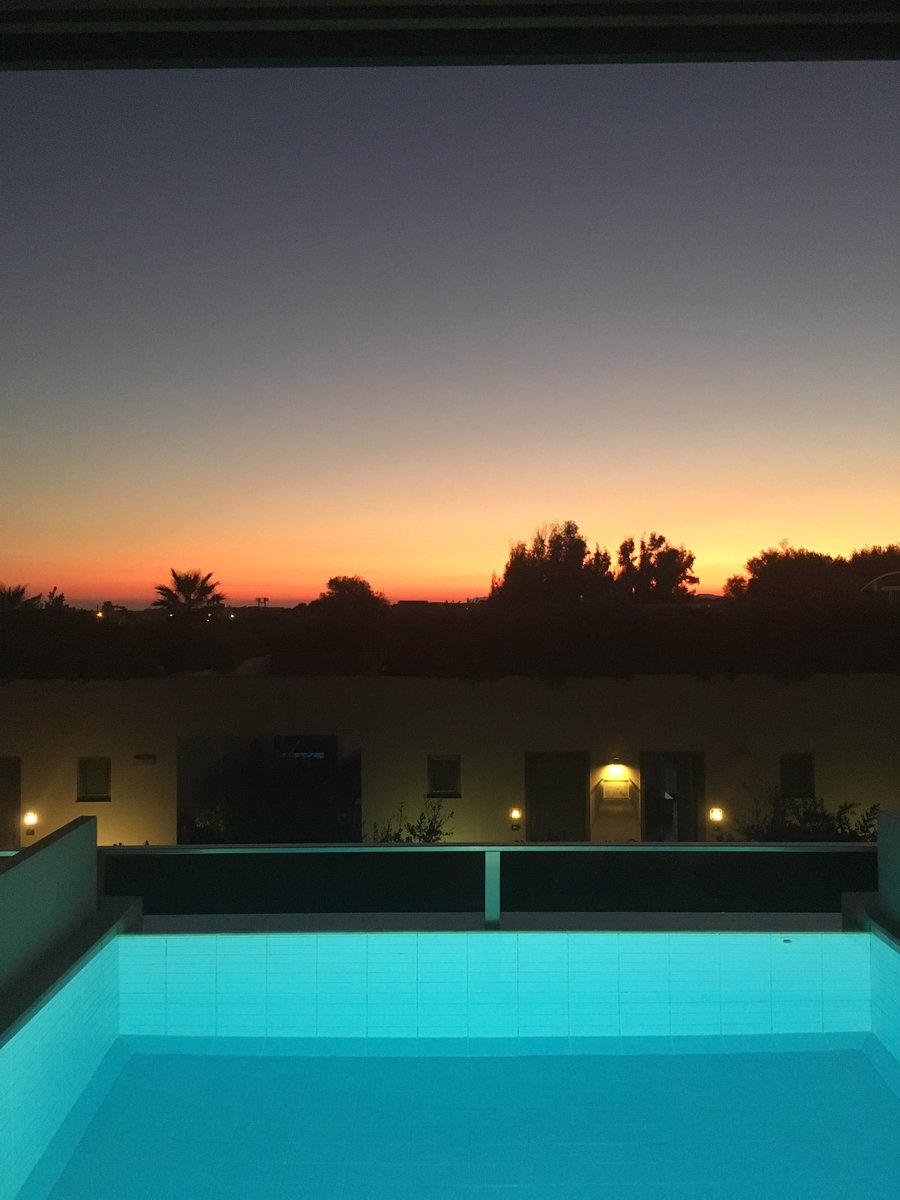 mraffatellu's tweet image. You know it was a long day when you see the sunrise on a Greek island and the sunset while landing in San Francisco. I really enjoyed the #ModelHost @AegeanConf, lots of great science with model organisms, and a gorgeous location.