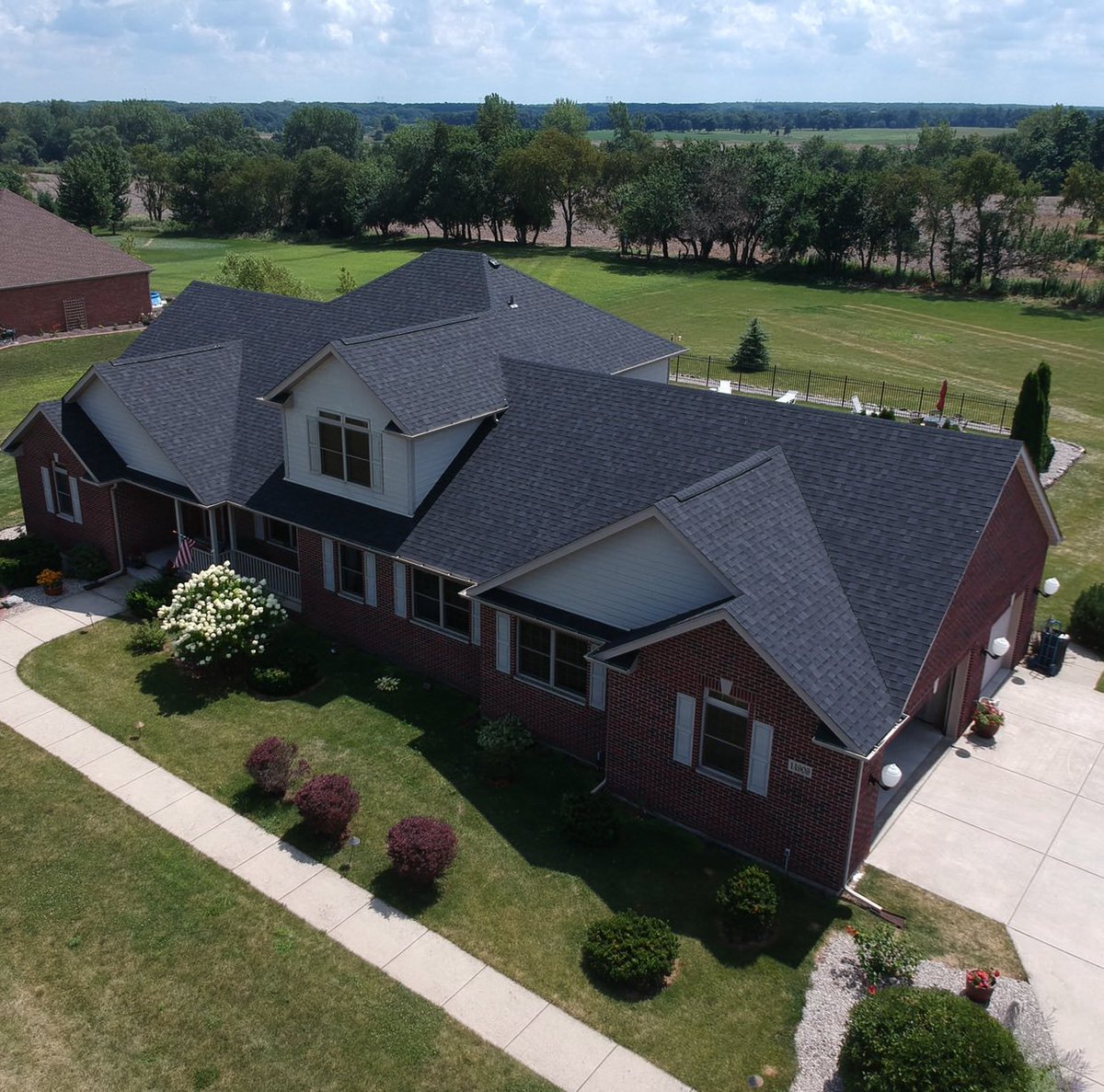 totalroofinc's tweet photo. Look at this amazing piece I shot with my DJI equipment! #dronephotography #TRC #teamtotal #Totalroofing #owenscorning #oc #durations #platinumcontractor https://t.co/FtpOp54hpA
