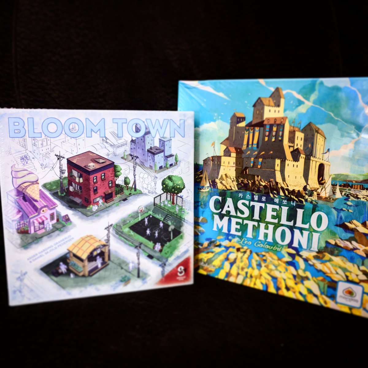 BoardGameGeek's tweet photo. I know which games I am playing this weekend! Can't wait to see how they play! Bloom Town from @Sidekick__Games and Castello Methoni from @iMandooGames! What's on your table? - Steph @BoardGamerSteph #bgg #boardgamegeek #bloomtown #castellomethoni #spiel19 @SPIEL_Messe https://t.co/jIPZYbleEO