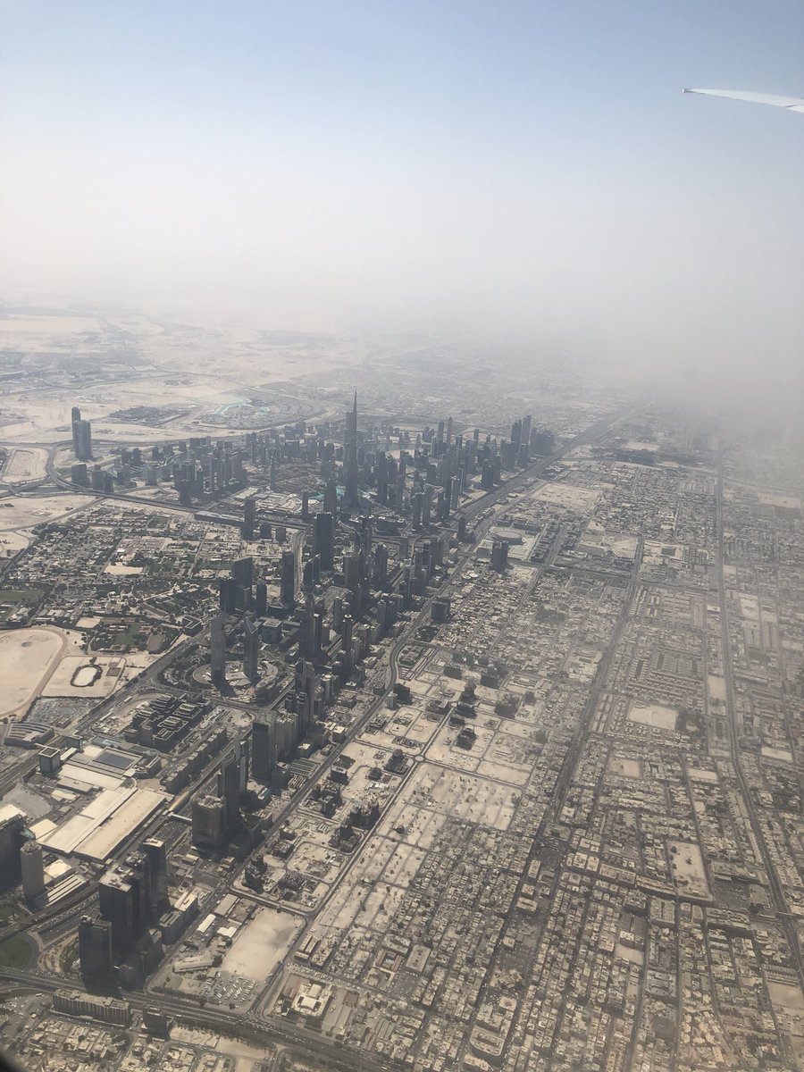 Annabebeth18's tweet photo. We transferred in Dubai... you can see the whole city before landing.🌟 https://t.co/47NT6EjGOB