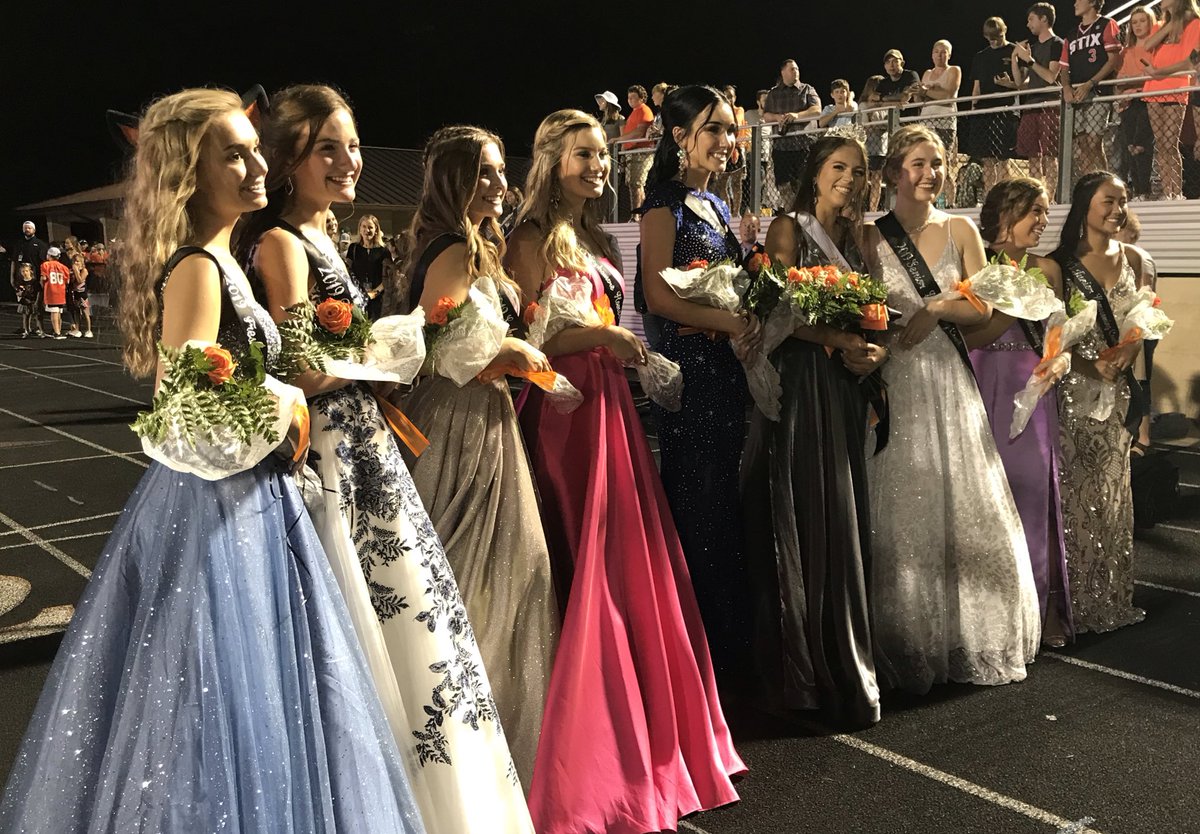 AledoISD's tweet photo. Congratulations to Aledo High School Homecoming Queen Kylie Belt! #aledohoco2019 @BearcatsofAledo https://t.co/xpxyv90DSI