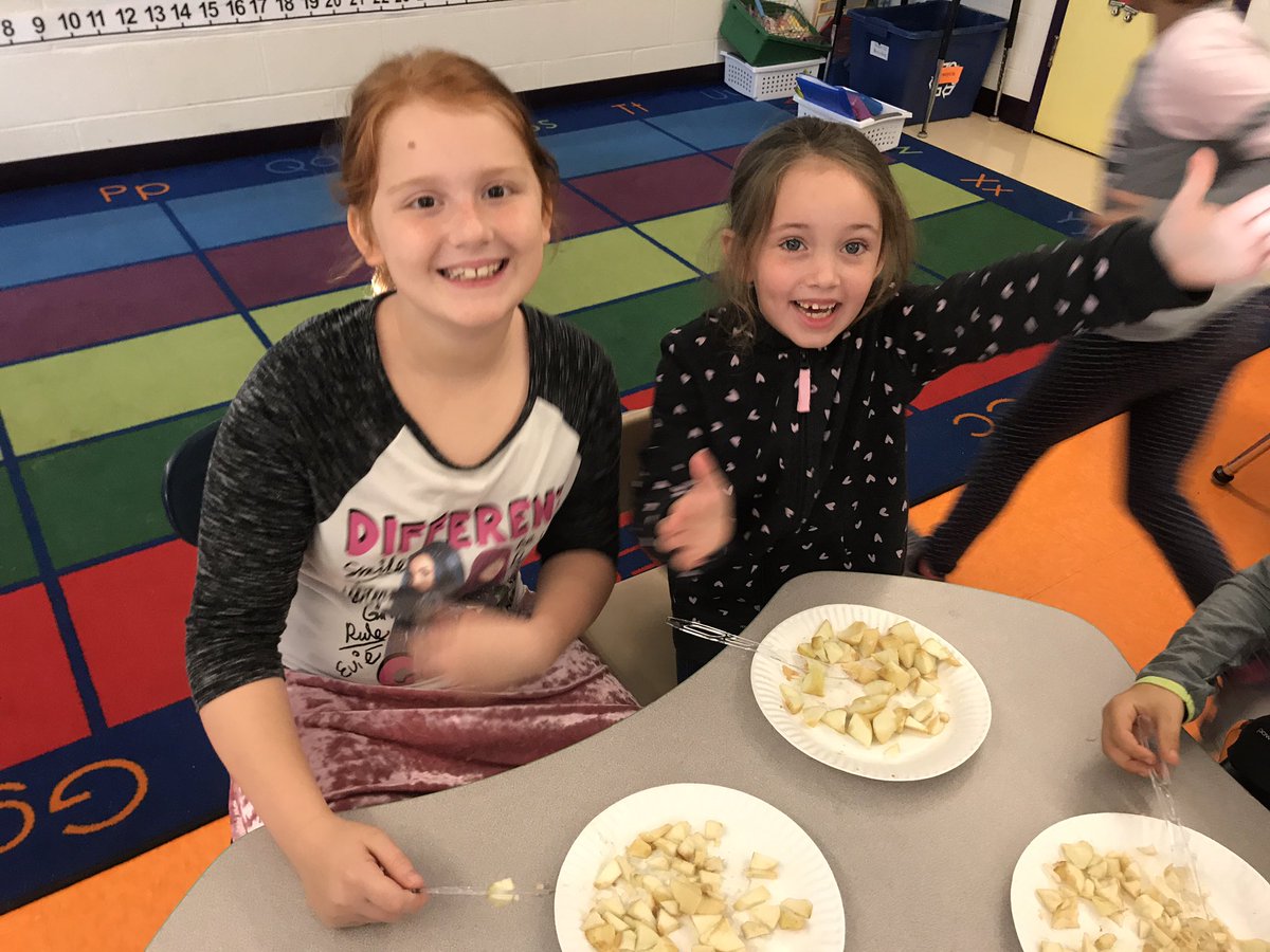 DaceySoule's tweet photo. Annual applesauce day with our big buddies from Mrs. Cucolo’s class! @4thgradesharks We are looking forward to a great year of fun, and learning together! https://t.co/YWGABXNoh5