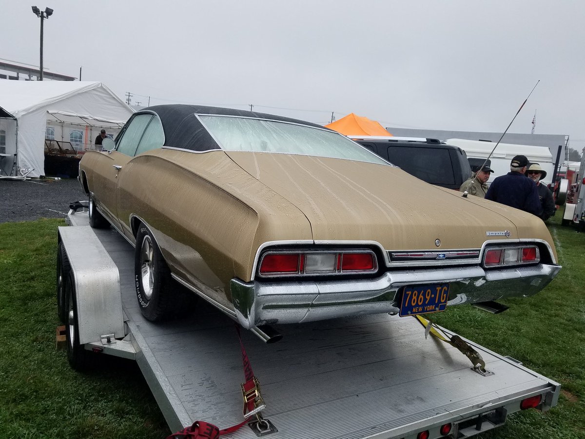 DeanVacX's tweet photo. '67 #ImpalaSS396 #4spd #GoldCars #FallCarlisle https://t.co/kkE5fDqyed