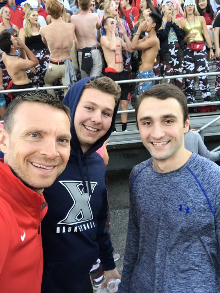 indianhillEC's tweet photo. Love seeing past graduates back at IHHS to cheer on their Braves! #Classof2018 #AlwaysABrave #Family #LIPERO @IHSchools https://t.co/1X8QYY50Ab