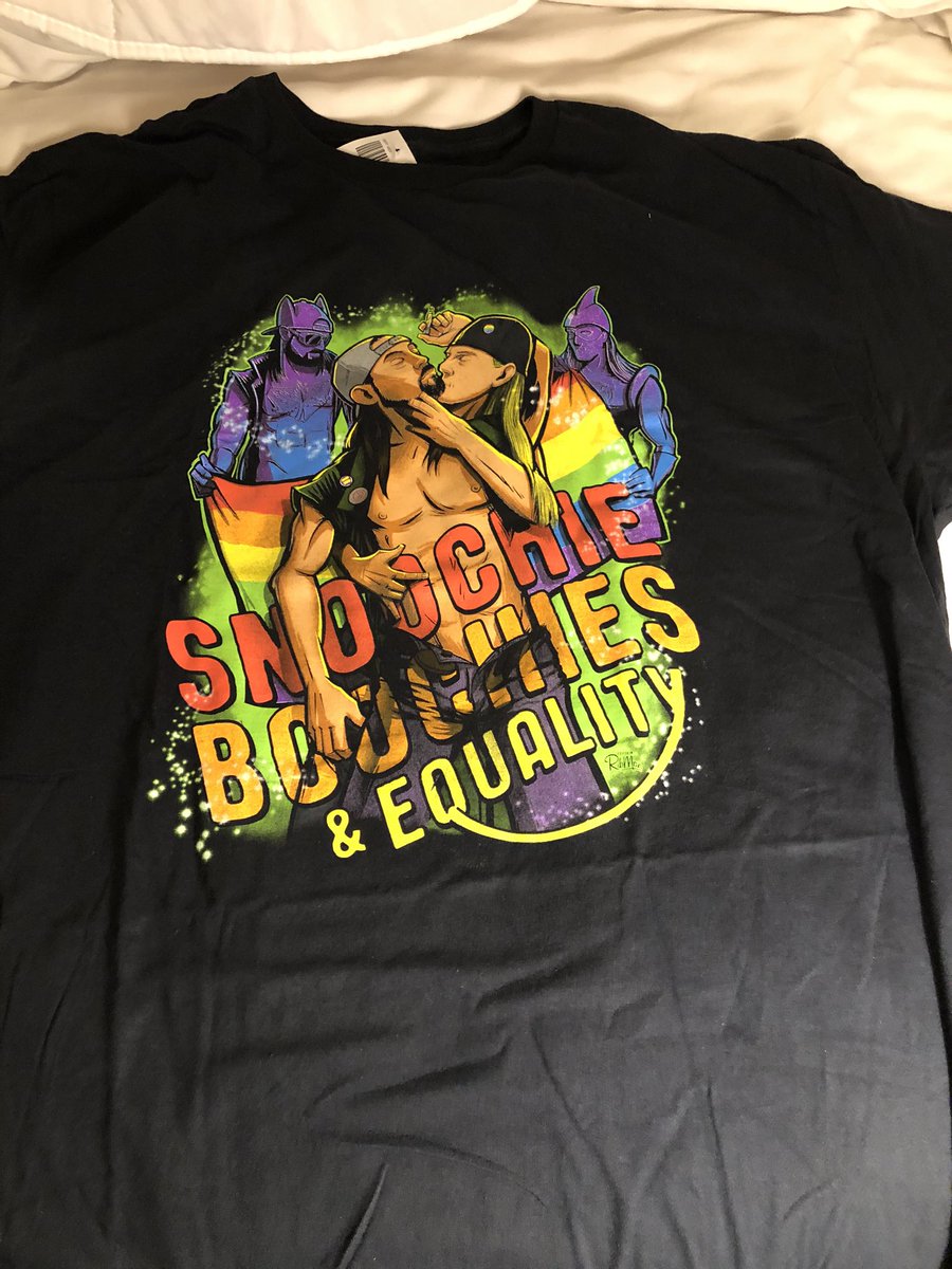 ItsjustDustan's tweet image. What do u get when you goto a @HotTopic in Vancouver? Well a new Jay&amp;amp;SilentBob tshirt! #JayAndSilentBobReboot #kevinsmith #jaymewes #equality