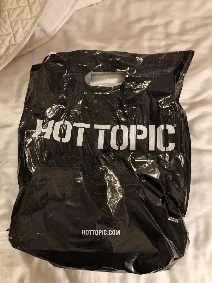 ItsjustDustan's tweet image. What do u get when you goto a @HotTopic in Vancouver? Well a new Jay&amp;amp;SilentBob tshirt! #JayAndSilentBobReboot #kevinsmith #jaymewes #equality