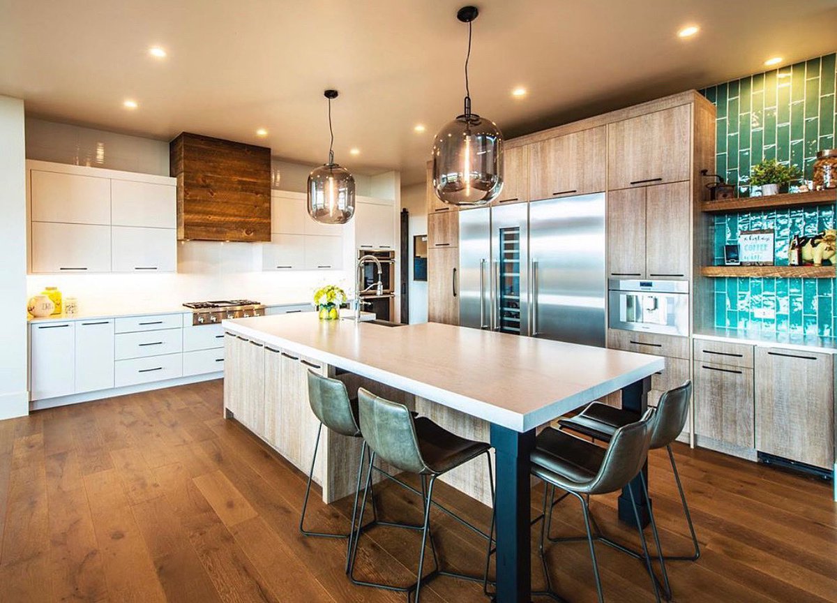 StoneLighting's tweet photo. Thank you @springhausco for the install shot of our grey Max pendant!
#stonelighting #max #lightingdesign https://t.co/vQoSdYkXoY