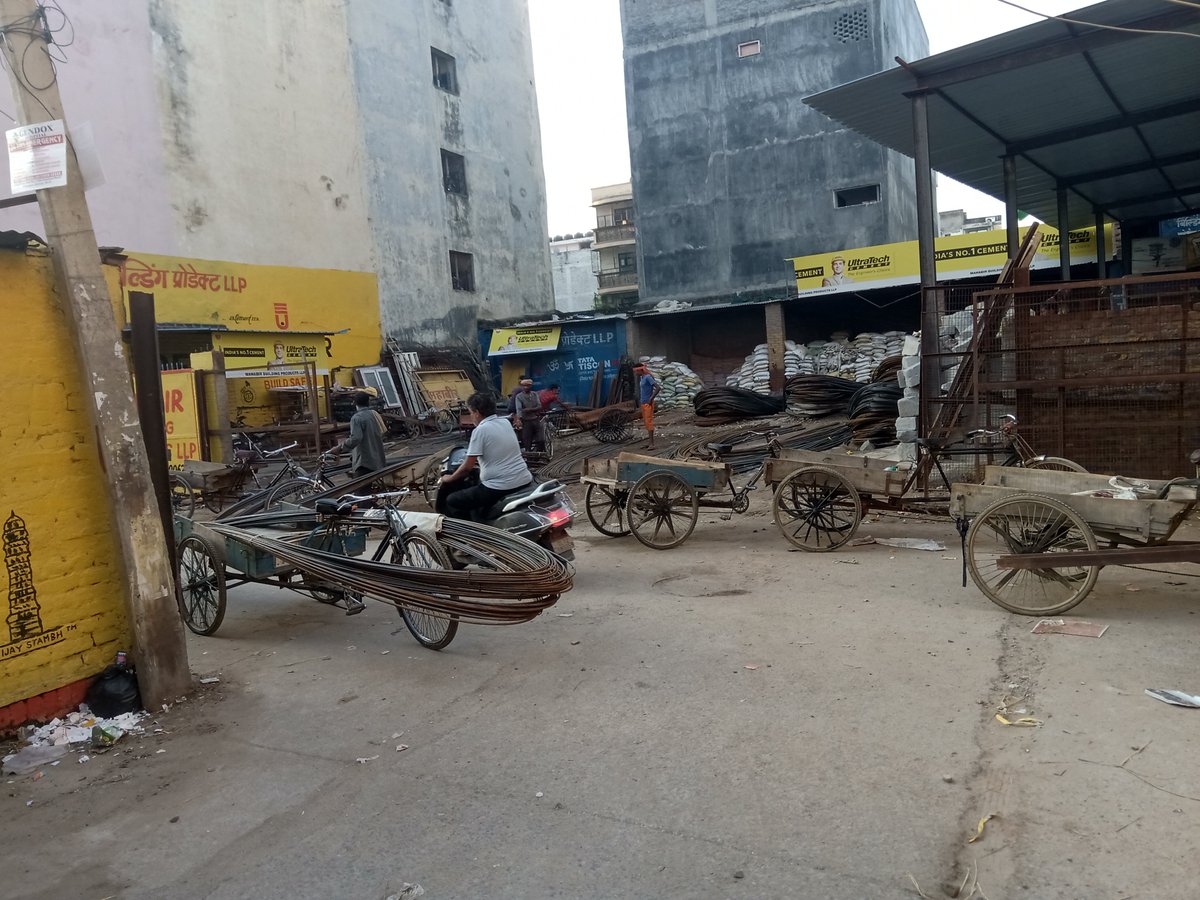 PRASIDH_DARHA's tweet photo. #SaveMehrauli
Why all concerned authorities kept their eye closed??Situation is deterioting day by day...Today again road completely captured by them.Pls look into it instantly. (Tent Factory area, Ward No.8, Mehrauli) https://t.co/DErMl06l6A