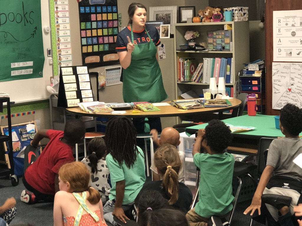 Mrs_KKerlegan's tweet photo. The kids were so excited about the Starbooks Library! @GloriaBalakris1 @MRobinsonElem https://t.co/YlzZ0jLYvD