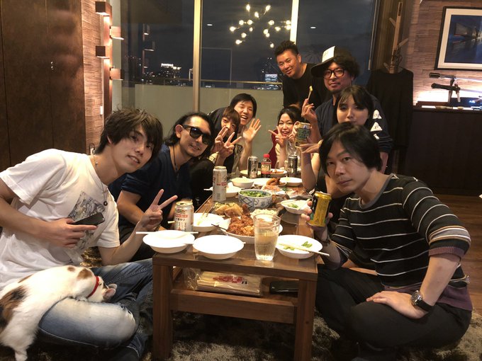自分のうちにみんな集まって飲んでましたー^_^ありがとう^_^
みんなかなり酔ってたなー笑
なかなかな面子で、ほんと楽しかった〜^_^一歩踏み込んだ話とか、やっぱり楽しいね!
バロンくんに、似顔絵描いてもらいました!触覚ついてるし笑
また、遊びにきてくださいね!
#ゴッドちゃんちにいらっしゃい 