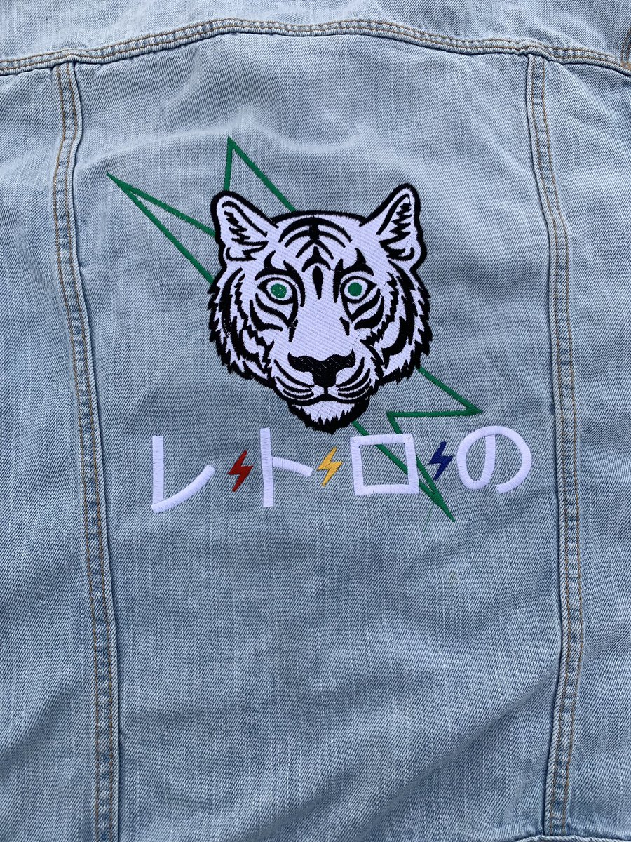 RetroRech's tweet image. VICTORY LAP®️
SPOKE SOME THINGS INTO THE UNIVERSE &amp;amp; THEY APPEARED 🌃🍂🤯🧥💭🔥

#VERSACE👟 #retroworldwide #RetroJacket
FALL COLLECTION RELEASING. . ▶️🏀