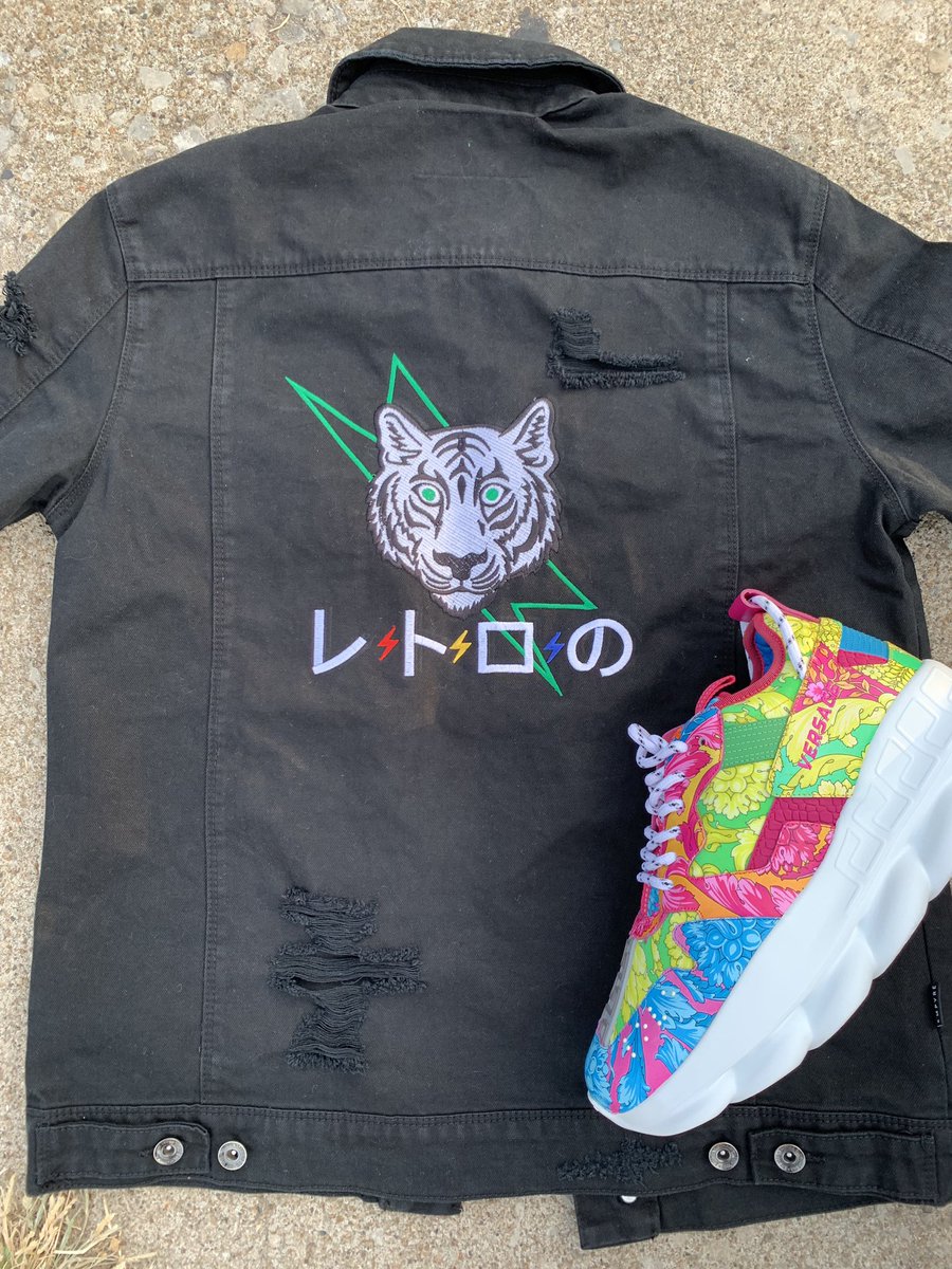 RetroRech's tweet image. VICTORY LAP®️
SPOKE SOME THINGS INTO THE UNIVERSE &amp;amp; THEY APPEARED 🌃🍂🤯🧥💭🔥

#VERSACE👟 #retroworldwide #RetroJacket
FALL COLLECTION RELEASING. . ▶️🏀