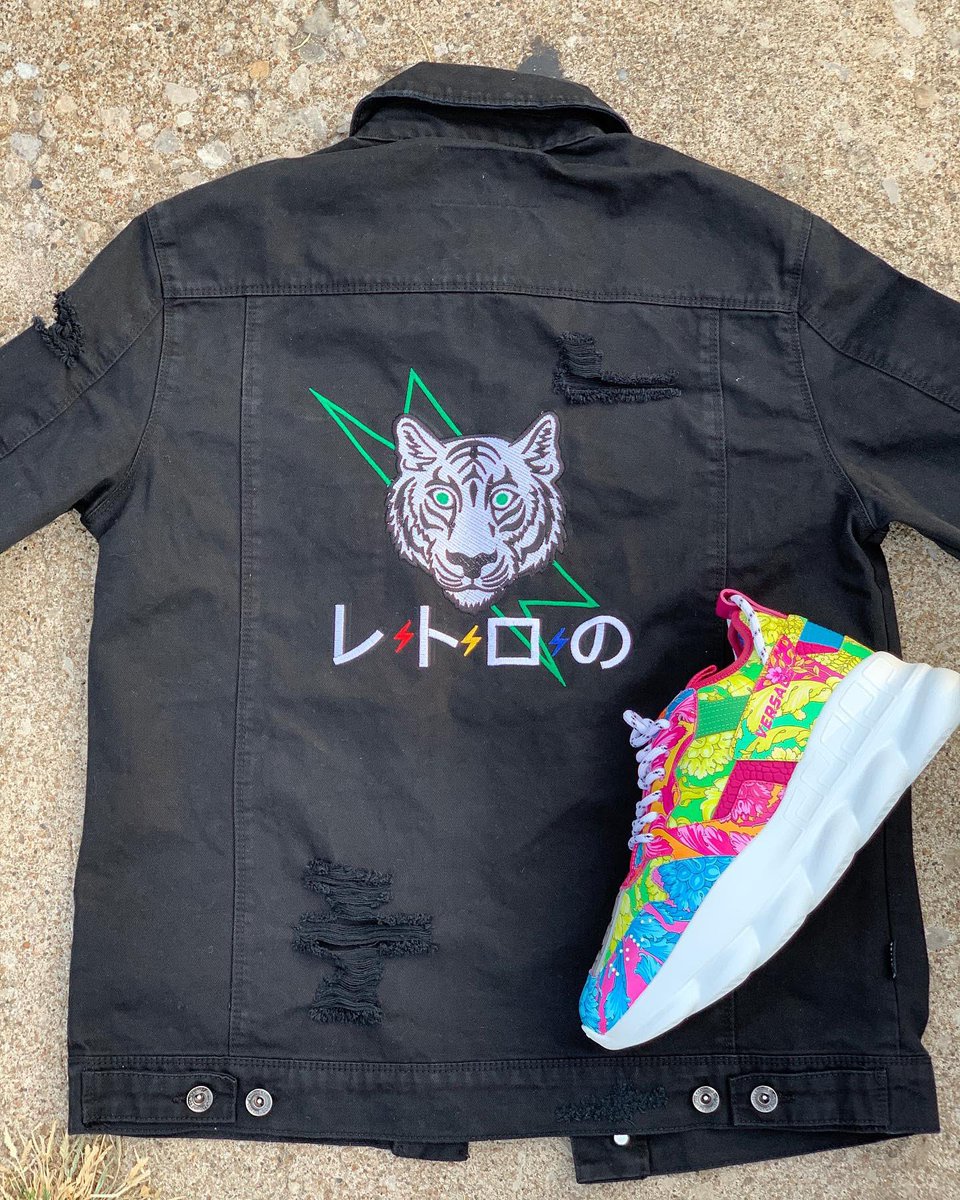 RetroRech's tweet image. VICTORY LAP®️
SPOKE SOME THINGS INTO THE UNIVERSE &amp;amp; THEY APPEARED 🌃🍂🤯🧥💭🔥

#VERSACE👟 #retroworldwide #RetroJacket
FALL COLLECTION RELEASING. . ▶️🏀