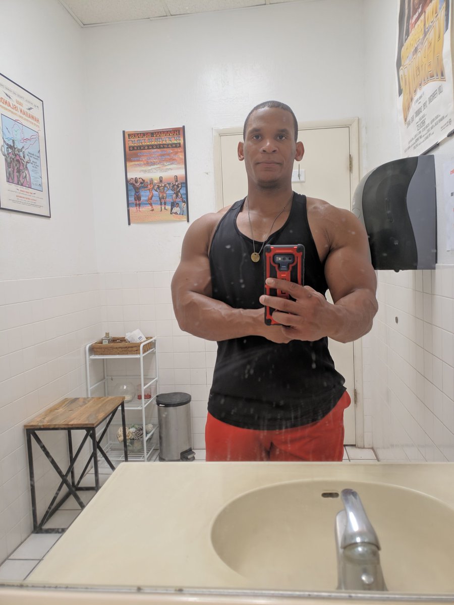 eastsundefeated's tweet photo. Post arm day pump #gym #armday #icommandyoutogrow #bulkingseason https://t.co/przuHRGJ4T