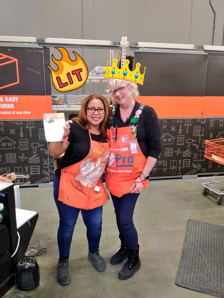 Lovetta65817473's tweet photo. Congratulations Anna (Pro). Thank you for doing the right thing. Going above and beyond creating share holder value by providing excellent customer service and knocking it out the park with sales and VOC. We're only as strong as our leaders. Shout out to Christine!!💪 Pro DH https://t.co/cftYhVnnkQ