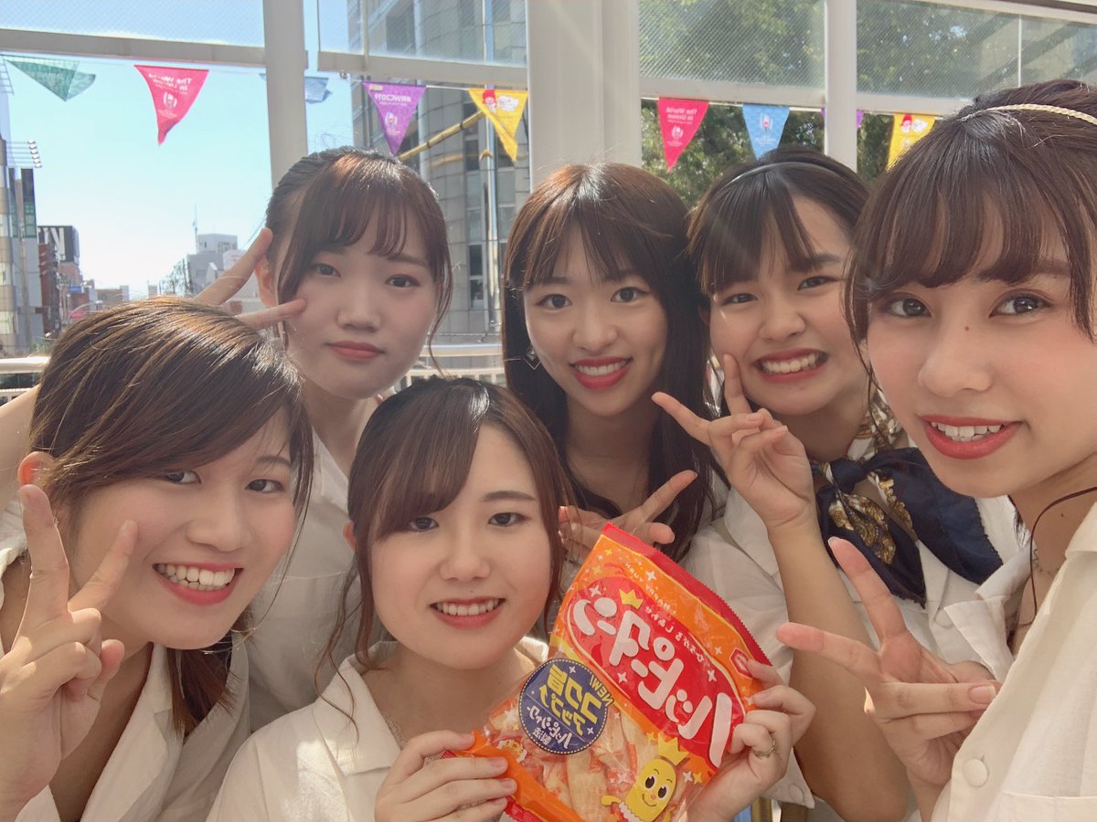 CafeCalin_vm's tweet photo. 喫茶カラン1ステージ目終了しました〜！！！とても楽しかったです！
この後は『Spaaark!!!』に出演させていただきます！
引き続きよろしくお願いします🥺💓

そして！先輩の大将さんから差し入れを頂いきました！ありがとうございます🍒
後でみんなでいただきます😋🐾 https://t.co/JPGlrEjvKQ