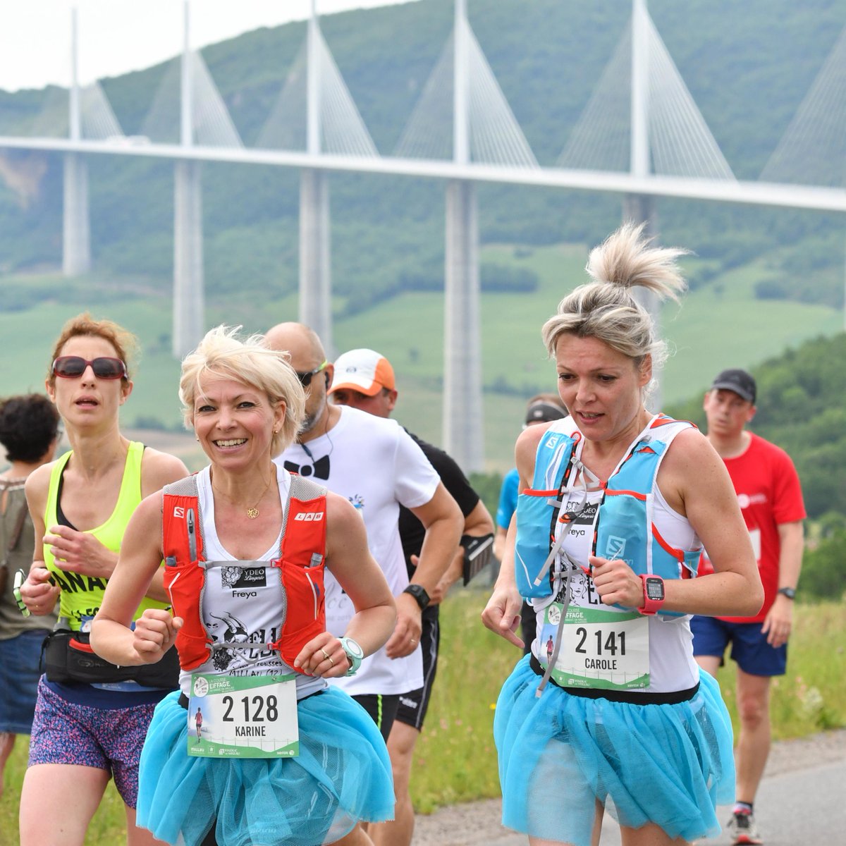 HelenePujolle's tweet photo. Une bonne résolution pour cette rentrée ? Préparez-pour @LaCourseEiffage du Viaduc de Millau 🏃‍♀️Rendez-vous sur le site pour obtenir toutes les informations et vous inscrire ! https://t.co/NI1mnX7RsJ https://t.co/NO43BQbYDN