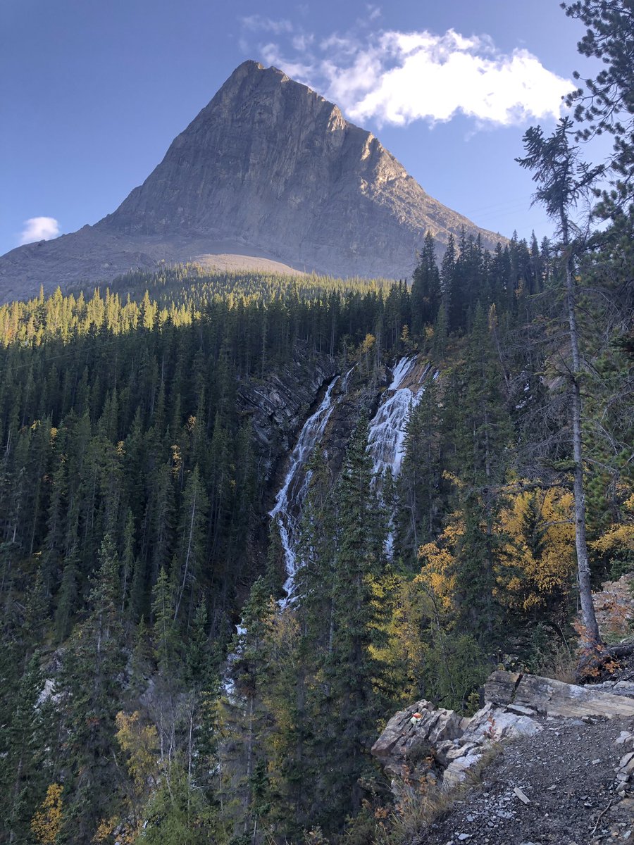 _C_Dagger's tweet photo. #Canada was showing out while we were there. Already missing the scenery! #Banff #canmore #morainelake https://t.co/HuJEg42r99