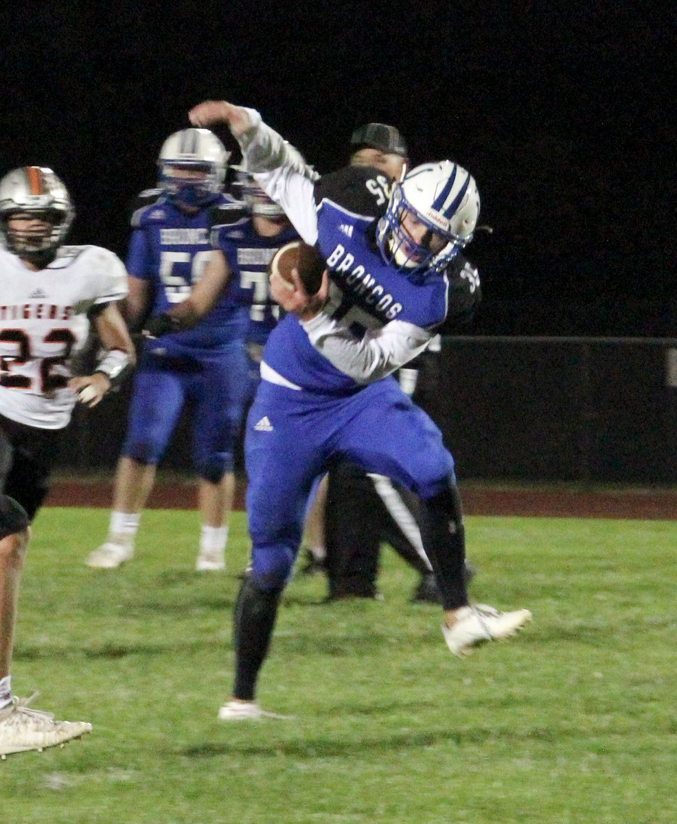 SCIStephanie's tweet image. FB: Caleb Horne of @CHSBroncoFB sticks the landing on an acrobatic catch against North Bend Central tonight. #broncoblue #maketheplay #nicecatch