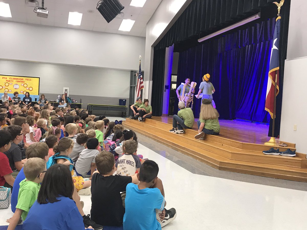 MsFaulkner_K's tweet photo. Such a great week with a visit from Bumbles the Magic Bee teaching us safety, our awesome #FMHS theatre performing Pinocchio, and buddy reading with our super smart second grade buddies! #lisdthrive #osestars #kinder #oseyb https://t.co/RYLrp7y10y