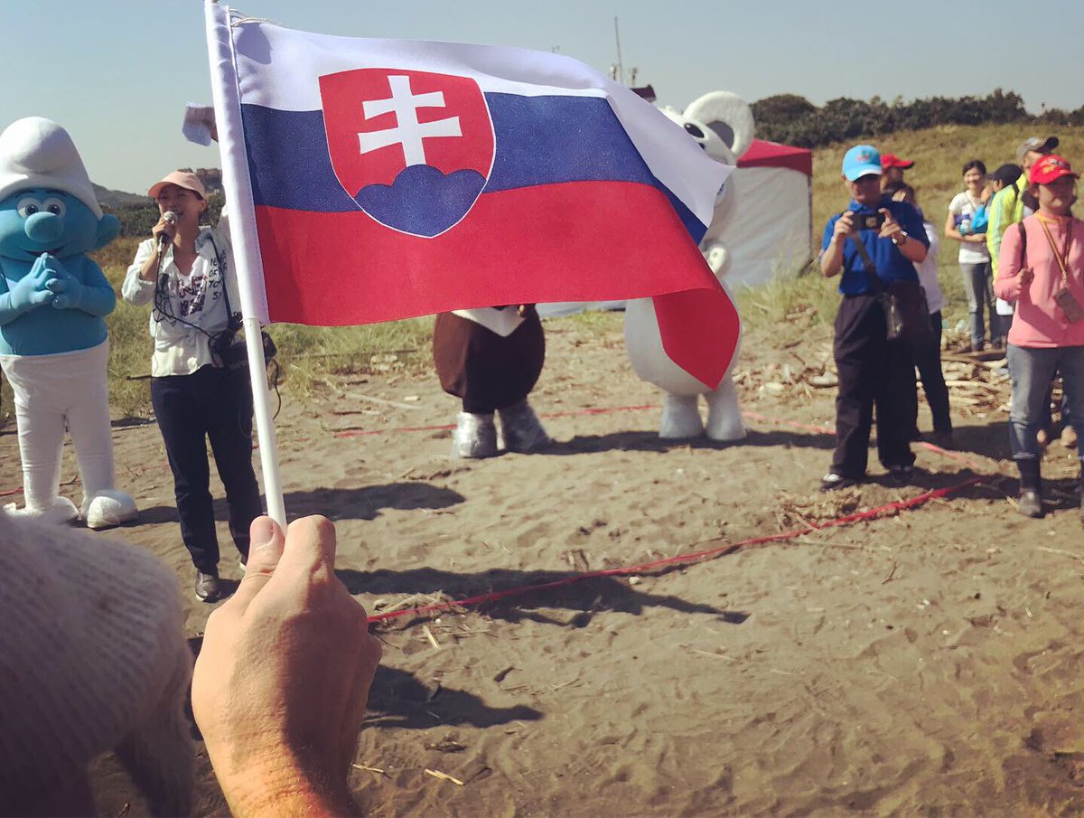 SlovakiainTWN's tweet photo. Today we joint EU initiative for EU-Taiwan Beach Clean up. We went to clean Waziwei Nature reserve. Not even 32C could stop us from collecting 370 kg of recycled waist & 438 kg of trash! 808 kilograms in total! Not so bad, what do you think? #EUBeachClean #EUClimateActionWeek https://t.co/NhaE0MZzYl