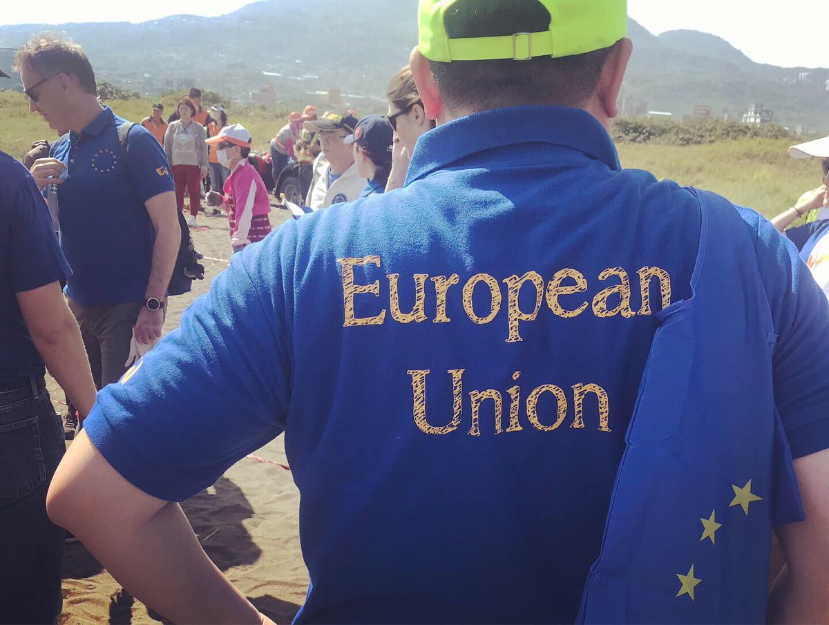 SlovakiainTWN's tweet photo. Today we joint EU initiative for EU-Taiwan Beach Clean up. We went to clean Waziwei Nature reserve. Not even 32C could stop us from collecting 370 kg of recycled waist & 438 kg of trash! 808 kilograms in total! Not so bad, what do you think? #EUBeachClean #EUClimateActionWeek https://t.co/NhaE0MZzYl