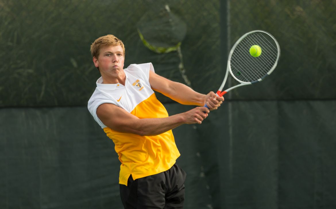 valpoathletics's tweet photo. After winning the Flight D singles title at the Purdue Fall Invitational in 2018, @PecynaBrian of @ValpoMT is off to another good start in the event this year with a pair of victories in Flight A on Friday. 

Story - https://t.co/HO2mMWPf14

#GoValpo | #MVCTennis https://t.co/VCti6olWrn