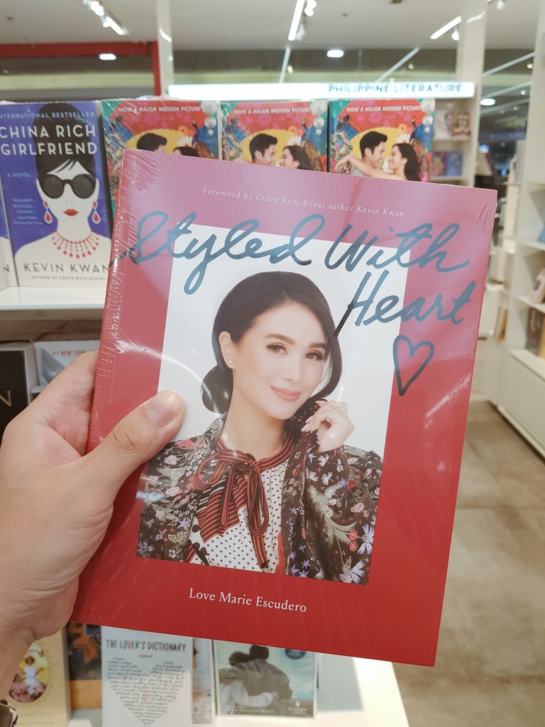 homersweethome's tweet photo. WE. NEED. TO. SEE. YOU. AGAIN. QUEEN Heart @heart021485 ! 😍😘
Please sign my copy!
#LoveMarie #LoveMariePrayForUs #StyledWithHeart https://t.co/xKXwNqblzI