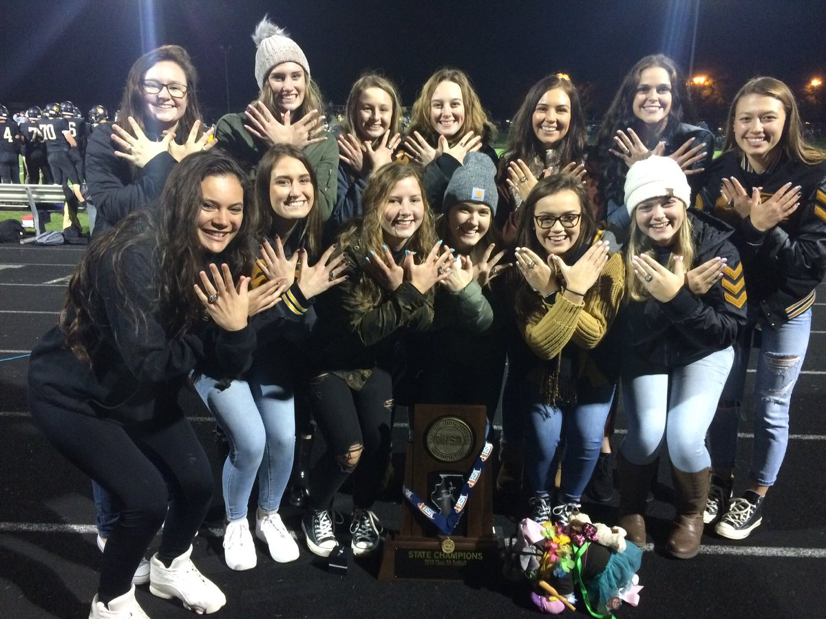Syco_Softball's tweet photo. Such a great night! Thank you to: Hobnobbers for feeding our crew, Elizabeth Elsner &amp; Herff Jones for our awesome rings, Spartan TV for the videoboard presentation &amp; in game interview, Mr. Carrick for making this happen &amp; to our parents &amp; fans for celebrating w/us! ❤️🐘 https://t.co/xV0d1UiX8m
