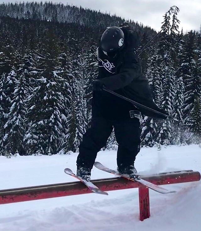 TormeyL's tweet photo. #RespectTheRat
Why do people look down on park skiing? https://t.co/fqBR4khsRK