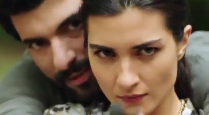 AkyurekDe's tweet photo. El capitán y la Signorina
#EnginAkyürek
#TubaBüyüküstün
#KaraParaAşk #ElifyOmar #AmordeContrabando
Quiero un profe así! 🙆😄💖 https://t.co/9jKxDvw9Qk