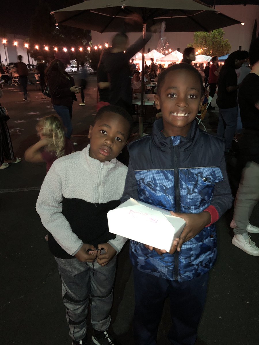 drakilahweber's tweet photo. Amazing turnout AGAIN at #firstfridaynightmarket @GrossmontCenter!! And my boys got their favorite cookies from Mayas Cookies 😋 #veganfood https://t.co/BEmxD6SuRF