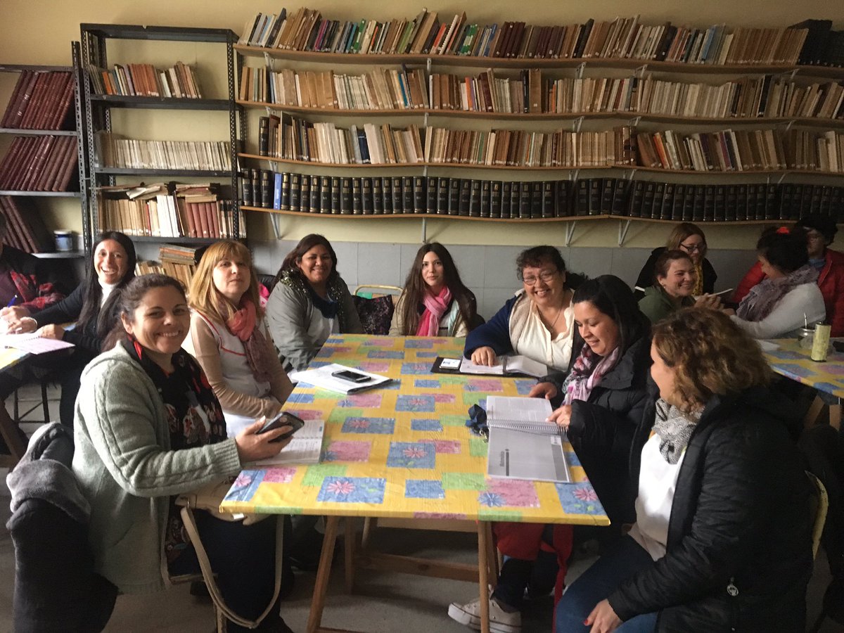 GladysParodi2's tweet photo. Hoy recibimos al primer grupo de docentes de las escuelas 1 a la 16 del Distrito de Pilar con el fin de llevar a cabo la Capacitación en servicio " La Alfabetización inicial en el primer año de la UP". Agradecemos a las Sras. Inspectoras por generar estos espacios.@ciiepilar https://t.co/fjkkAj3Ljl