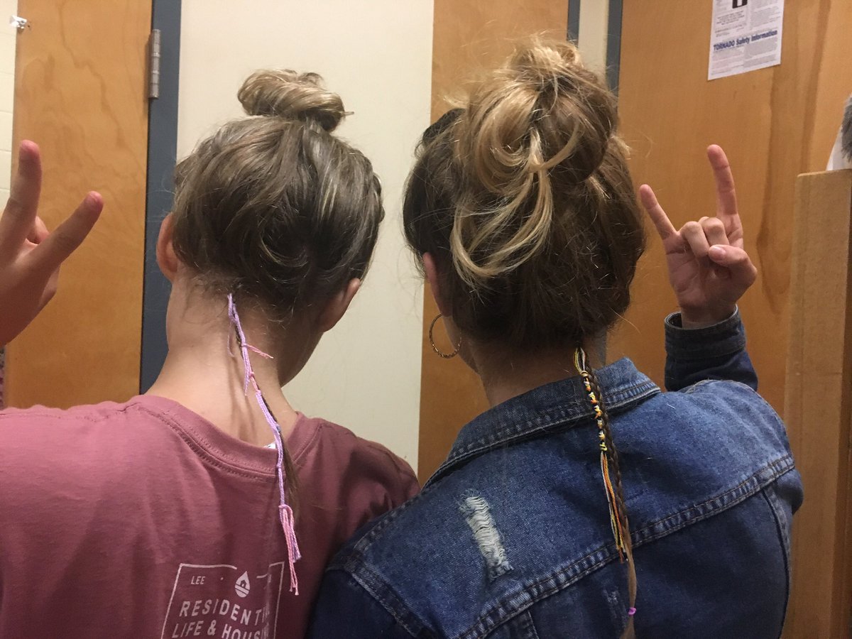 LaylockPeyton's tweet photo. Happy bday to the best roomie ever!! Thankful for our shared chaotic energy and sense of humor. I hope today is filled with lots corn and ravioli 🤠🌽🍝 https://t.co/oaC2MAkeU0
