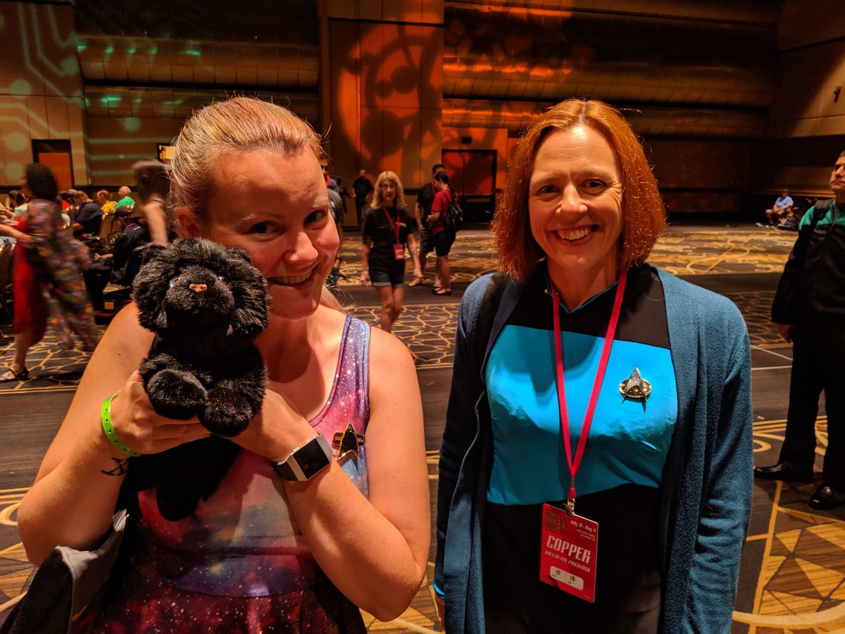 officialhowsei's tweet photo. @jillmwoodman That's what we did at STLV. What does #flatlisa look like? Here's #FakeAddie with her Vet and Mum https://t.co/hPGNVf8N5H