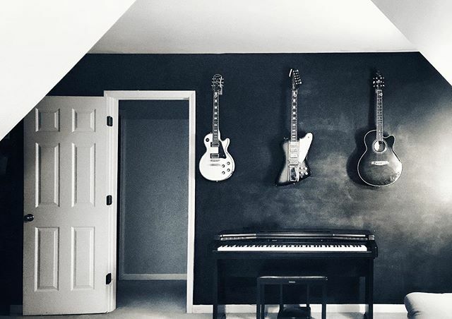 A little work on the studio this evening. Starting to feel more like home. #musician #studio #songwriter #worshipleader ift.tt/31S7muc