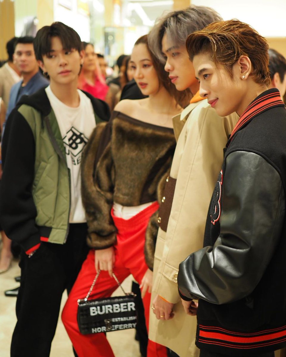 นาดาวบางกอกสายแฟที่แท้ทรู #เลือดข้นคนจาง #burberrythailand

IG : saranwangmuang
<a href="/Porschesivk_xx/">𝙋𝙤𝙧𝙨𝙘𝙝𝙚 ✰</a>