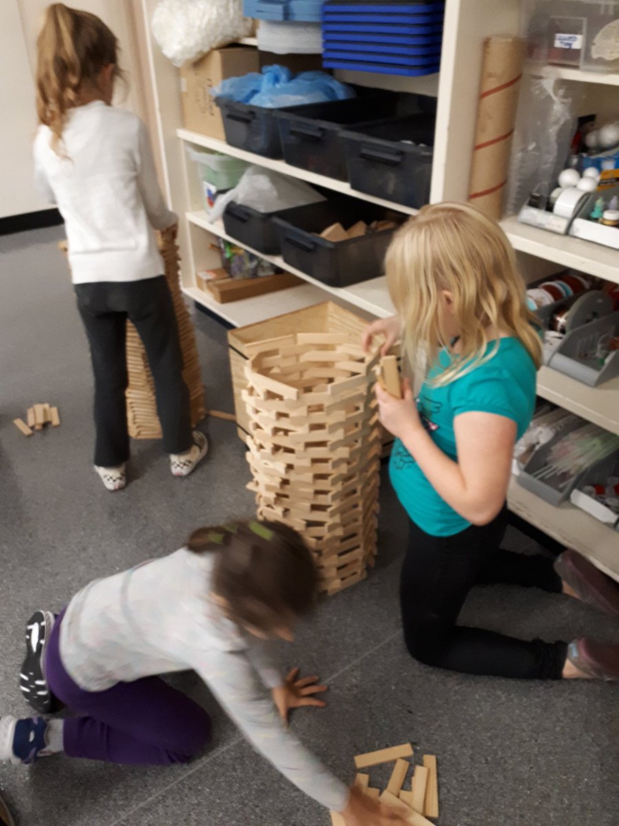 WarmerdamT's tweet photo. #makerspacelab #famousbuildingsoftheworld #fabulousfridayatsilverdale https://t.co/Oa2EVWJ6In