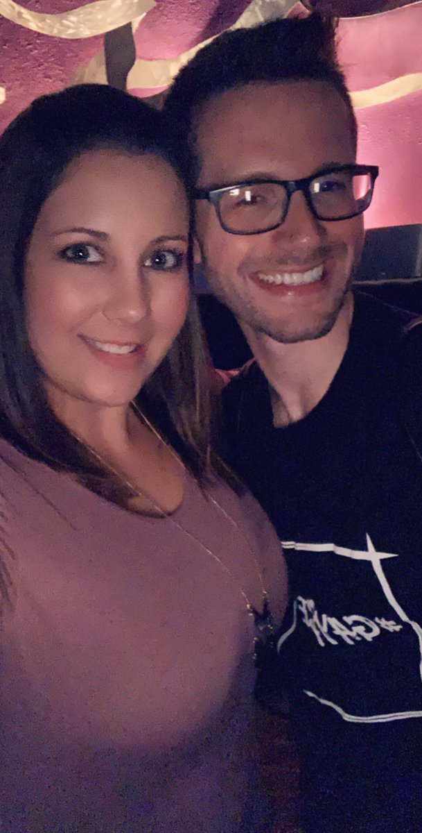 alliebrown1024's tweet image. Love running into classmates! #nlrhs #classof08