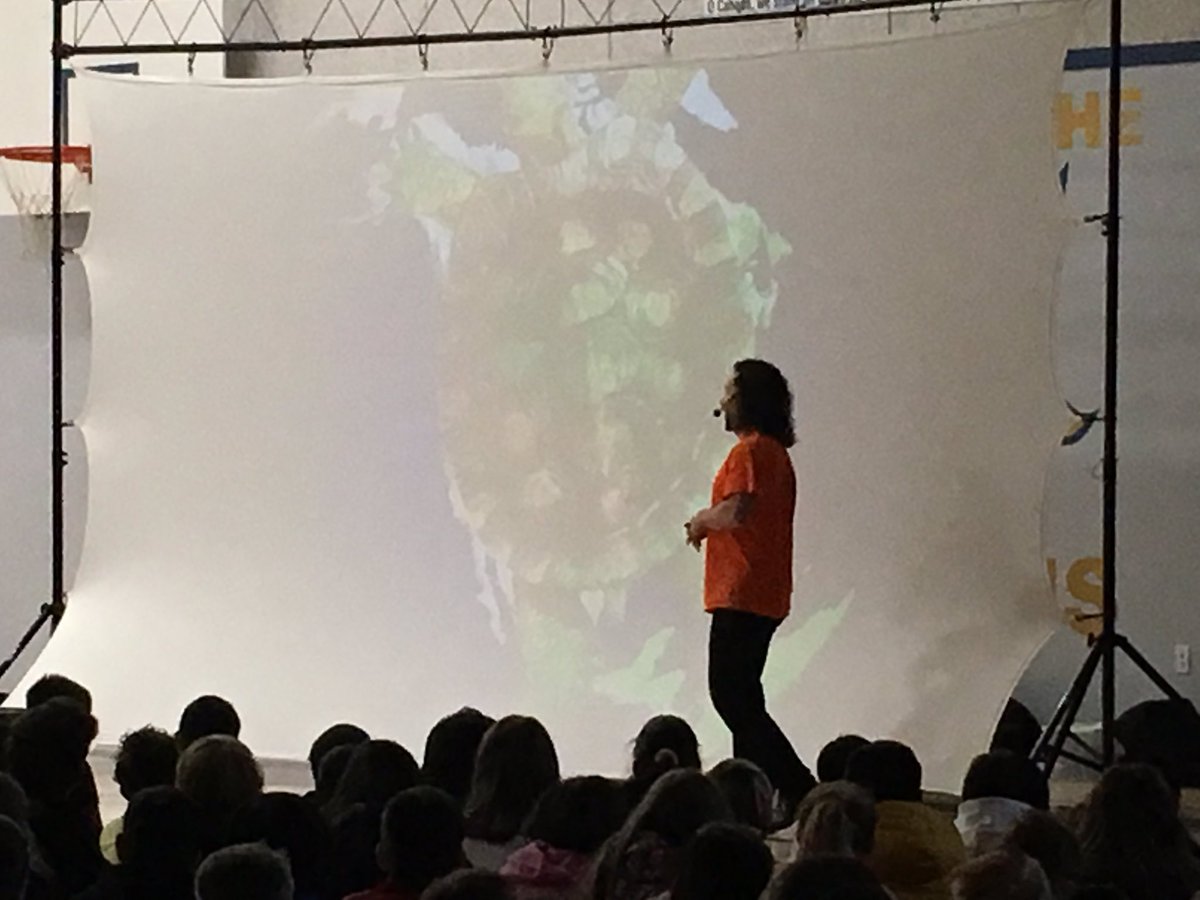 tltrieu's tweet image. What a treat today as we had #3crowsproduction of “How Raven Stole the Sun” @EgmSgriffin. A great way to celebrate the power of storytelling and Coast Salish culture with our students #orangeshirtweek #firstpeoplesprinciplesoflearning @newwestschools #newwestlearns
